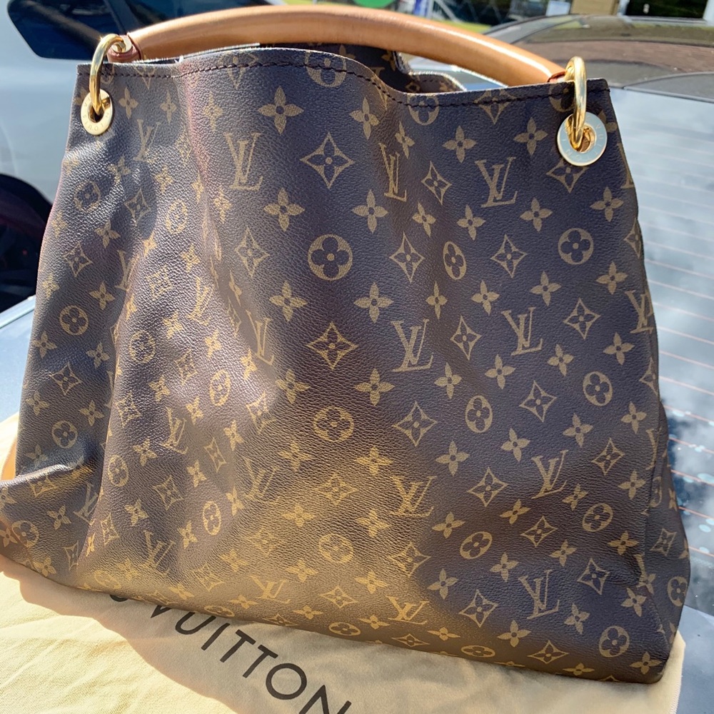 Louis Vuitton Artsy MM